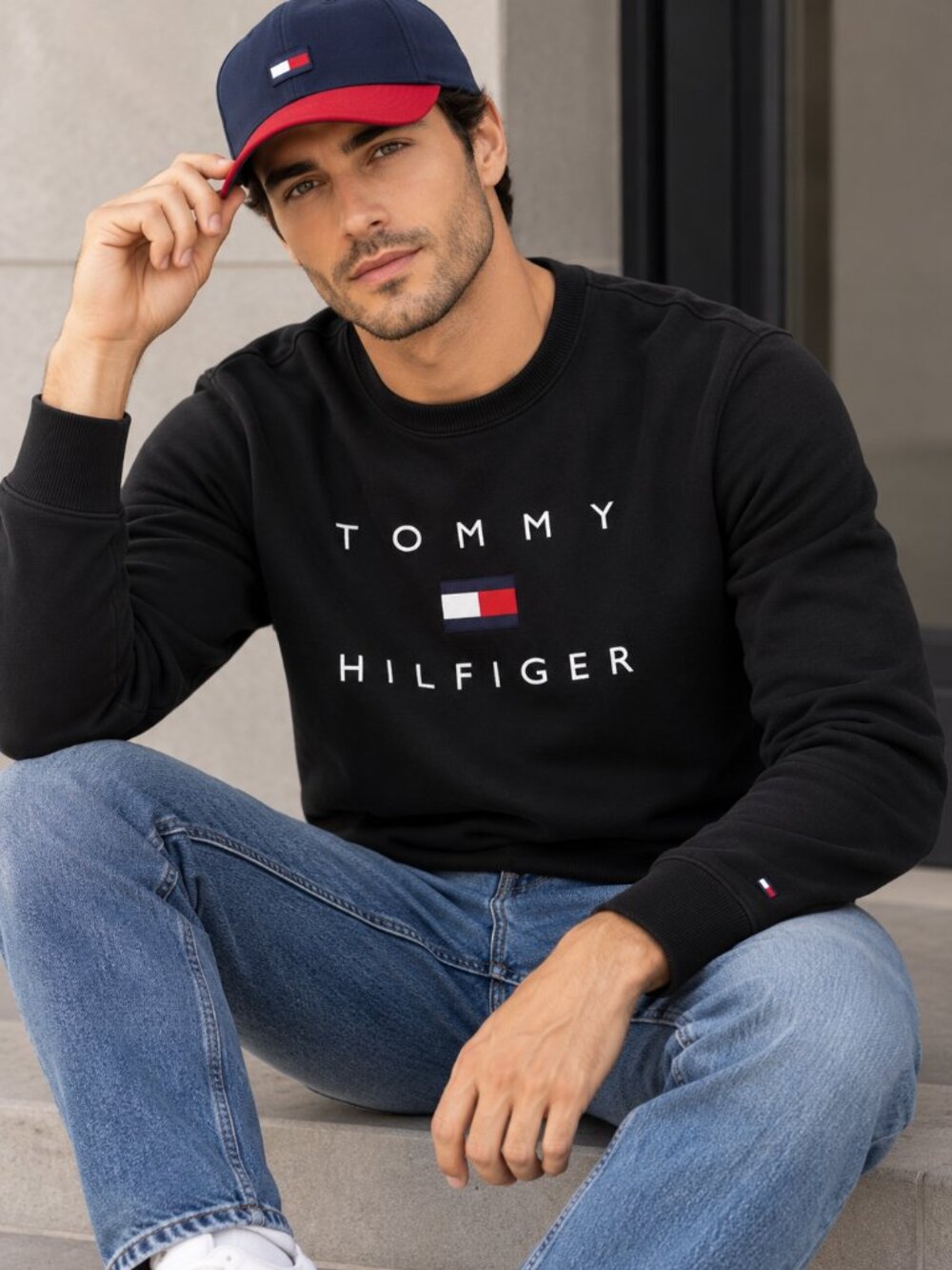 Tommy Hilfiger Men’s Black Logo Flag Crewneck Sweatshirt Size M